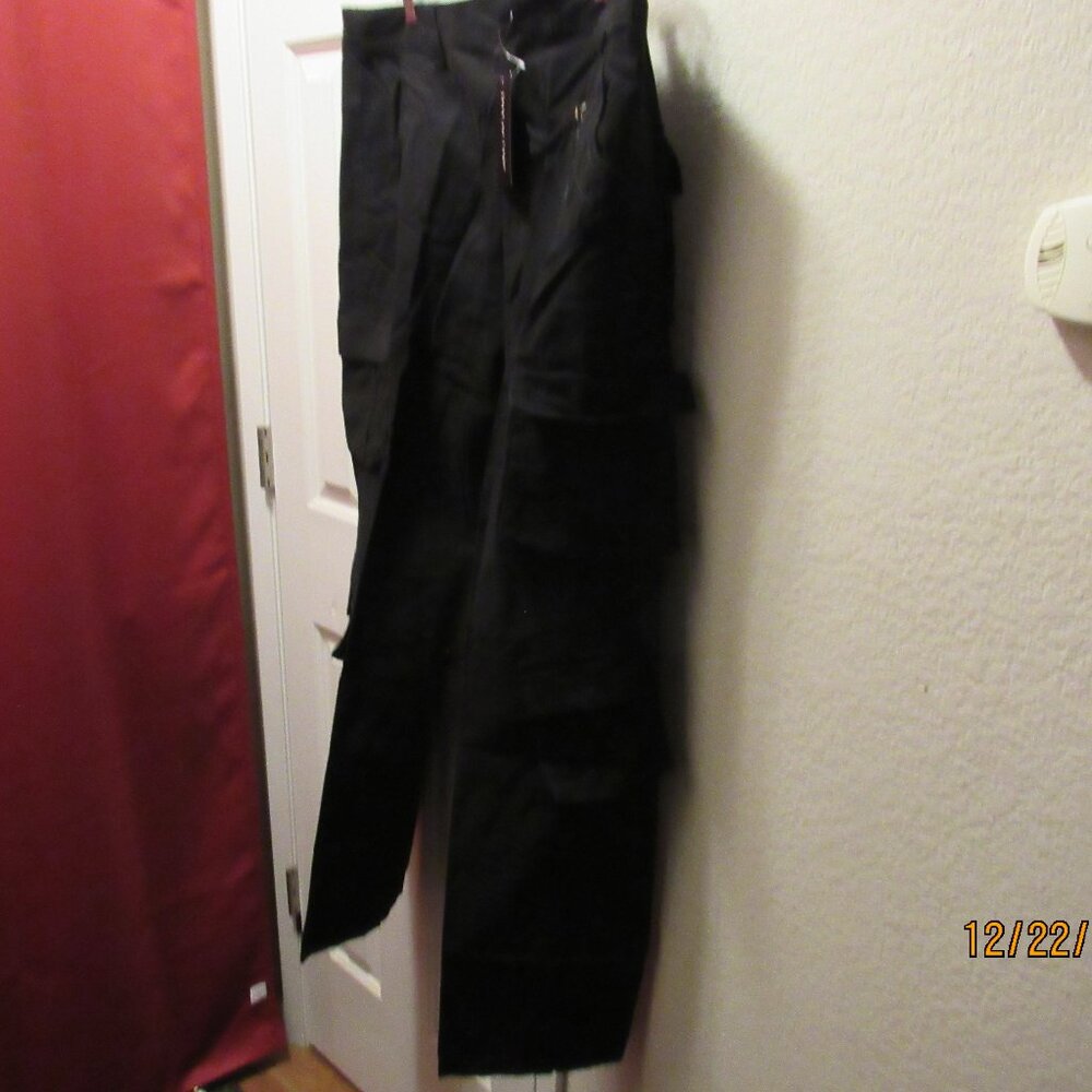 #548  NEW MEN'S BLACK CARGO PANTS BY JUST NO LOGO  (SIZE 36)